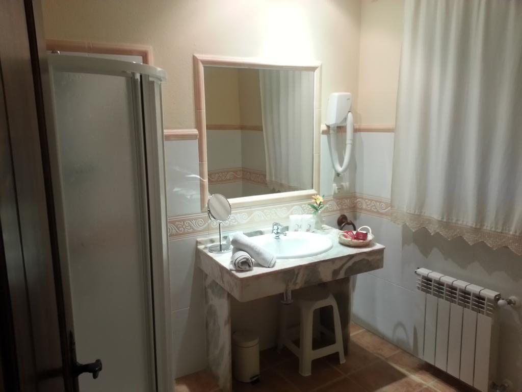 Hostal Rural La Casa Verde Cheles ภายนอก รูปภาพ